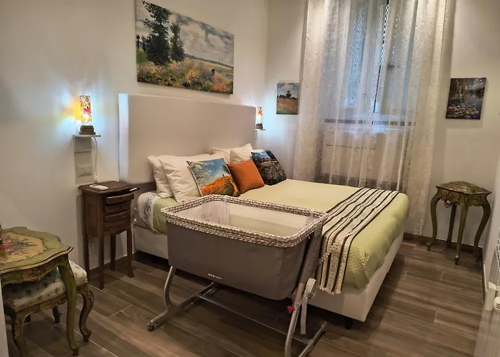 Bohemian Pigneto Rhome - 2 Bdr 2 Bath Family Friendly Comfort & Elegance - Colosseum At 4 Metro Stops - Secure & Vibrant Area, Pigneto Metro & Historic Car Free Island At 10 Min Walk - Easy Access To Termini, La Sapienza, Policlinico Umberto I *