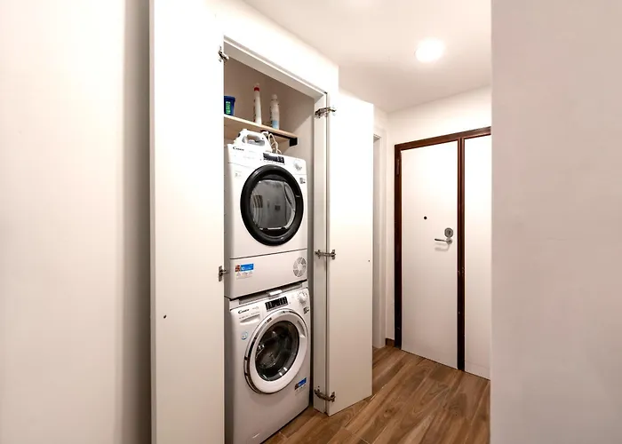 Bohemian Pigneto Rhome - 2 Bdr 2 Bath Family Friendly Comfort & Elegance - Colosseum At 4 Metro Stops - Secure & Vibrant Area, Pigneto Metro & Historic Car Free Island At 10 Min Walk - Easy Access To Termini, La Sapienza, Policlinico Umberto I * Rome