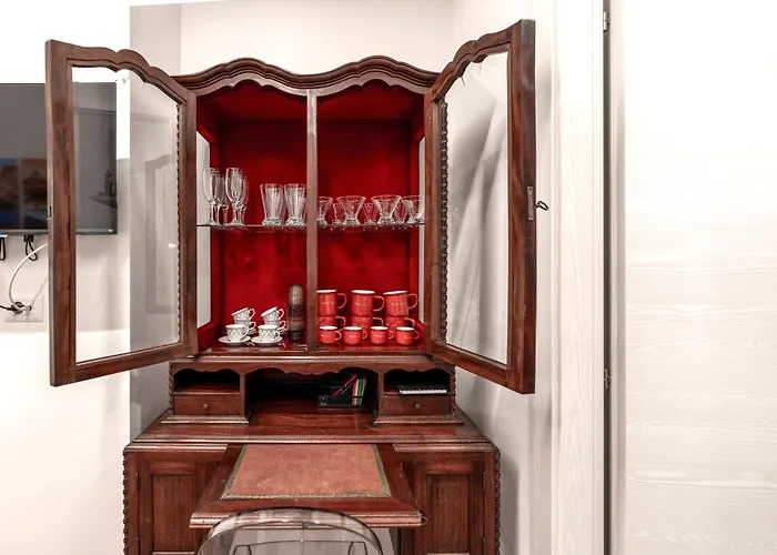 Bohemian Pigneto Rhome - 2 Bdr 2 Bath Family Friendly Comfort & Elegance - Colosseum At 4 Metro Stops - Secure & Vibrant Area, Pigneto Metro & Historic Car Free Island At 10 Min Walk - Easy Access To Termini, La Sapienza, Policlinico Umberto I *