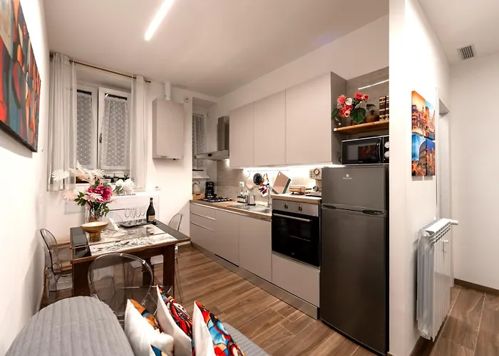 Bohemian Pigneto Rhome - 2 Bdr 2 Bath Family Friendly Comfort & Elegance - Colosseum At 4 Metro Stops - Secure & Vibrant Area, Pigneto Metro & Historic Car Free Island At 10 Min Walk - Easy Access To Termini, La Sapienza, Policlinico Umberto I Appartamento