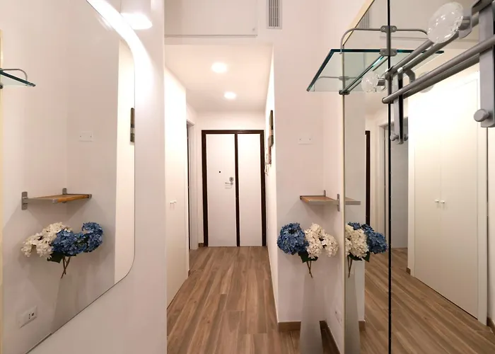 Bohemian Pigneto Rhome - 2 Bdr 2 Bath Family Friendly Comfort & Elegance - Colosseum At 4 Metro Stops - Secure & Vibrant Area, Pigneto Metro & Historic Car Free Island At 10 Min Walk - Easy Access To Termini, La Sapienza, Policlinico Umberto I *