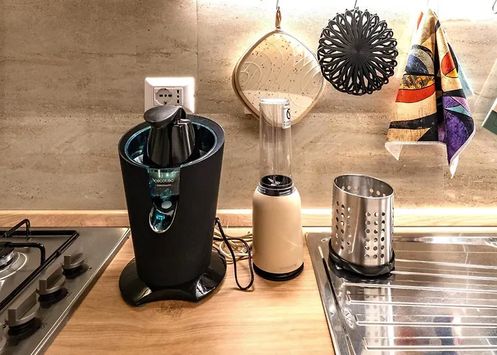 Appartement Bohemian Pigneto Rhome - 2 Bdr 2 Bath Family Friendly Comfort & Elegance - Colosseum At 4 Metro Stops - Secure & Vibrant Area, Pigneto Metro & Historic Car Free Island At 10 Min Walk - Easy Access To Termini, La Sapienza, Policlinico Umberto I *