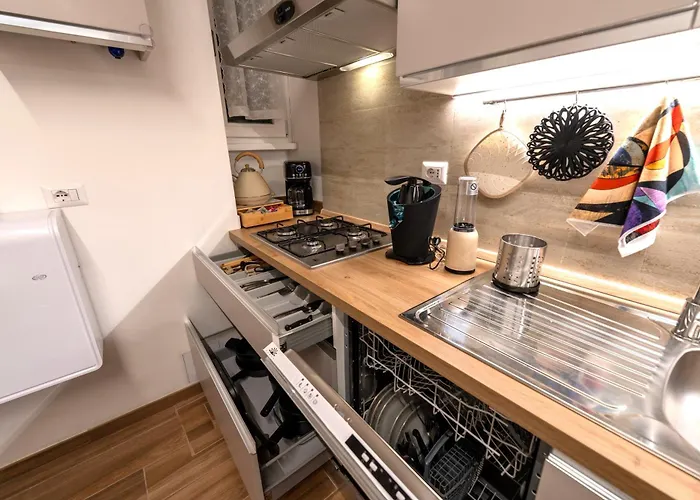 Appartement Bohemian Pigneto Rhome - 2 Bdr 2 Bath Family Friendly Comfort & Elegance - Colosseum At 4 Metro Stops - Secure & Vibrant Area, Pigneto Metro & Historic Car Free Island At 10 Min Walk - Easy Access To Termini, La Sapienza, Policlinico Umberto I Rome