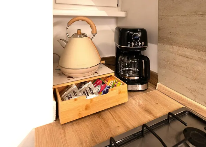 Bohemian Pigneto Rhome - 2 Bdr 2 Bath Family Friendly Comfort & Elegance - Colosseum At 4 Metro Stops - Secure & Vibrant Area, Pigneto Metro & Historic Car Free Island At 10 Min Walk - Easy Access To Termini, La Sapienza, Policlinico Umberto I *
