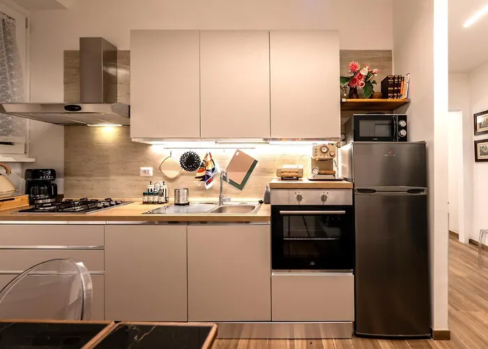 Appartamento Bohemian Pigneto Rhome - 2 Bdr 2 Bath Family Friendly Comfort & Elegance - Colosseum At 4 Metro Stops - Secure & Vibrant Area, Pigneto Metro & Historic Car Free Island At 10 Min Walk - Easy Access To Termini, La Sapienza, Policlinico Umberto I