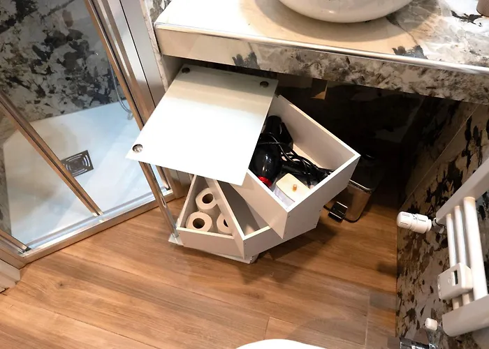 Bohemian Pigneto Rhome - 2 Bdr 2 Bath Family Friendly Comfort & Elegance - Colosseum At 4 Metro Stops - Secure & Vibrant Area, Pigneto Metro & Historic Car Free Island At 10 Min Walk - Easy Access To Termini, La Sapienza, Policlinico Umberto I Appartamento *