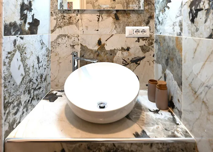 Appartamento Bohemian Pigneto Rhome - 2 Bdr 2 Bath Family Friendly Comfort & Elegance - Colosseum At 4 Metro Stops - Secure & Vibrant Area, Pigneto Metro & Historic Car Free Island At 10 Min Walk - Easy Access To Termini, La Sapienza, Policlinico Umberto I *