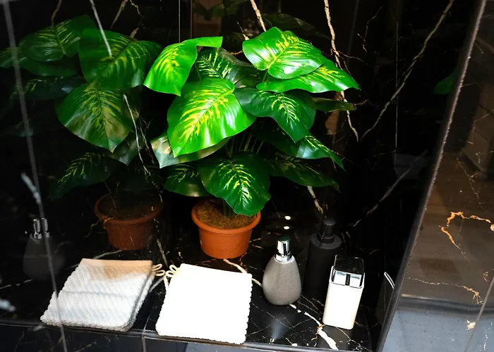 Bohemian Pigneto Rhome - 2 Bdr 2 Bath Family Friendly Comfort & Elegance - Colosseum At 4 Metro Stops - Secure & Vibrant Area, Pigneto Metro & Historic Car Free Island At 10 Min Walk - Easy Access To Termini, La Sapienza, Policlinico Umberto I Appartamento *