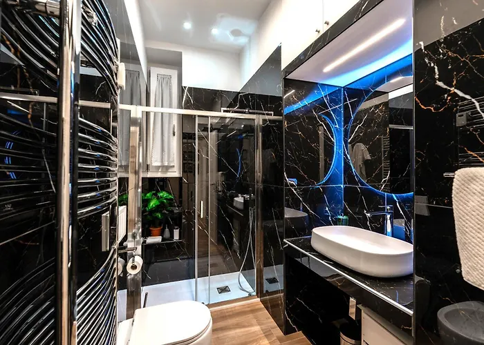 Bohemian Pigneto Rhome - 2 Bdr 2 Bath Family Friendly Comfort & Elegance - Colosseum At 4 Metro Stops - Secure & Vibrant Area, Pigneto Metro & Historic Car Free Island At 10 Min Walk - Easy Access To Termini, La Sapienza, Policlinico Umberto I *